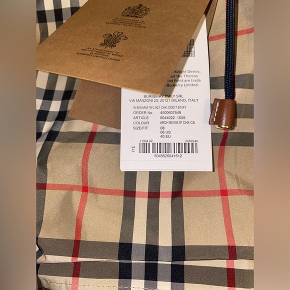 BURBERRY RAIN COAT - Picture 3 of 3